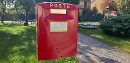 Poste Italiane, la rivoluzione &egrave; "Rosso Digitale": arrivano le cassette postali smart che leggono l&rsquo;aria