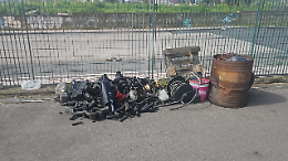 Nesima, il piazzale della piscina comunale ridotto a discarica a cielo aperto