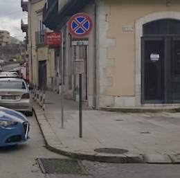Le spaccate ai negozi di via Tirella a Modica, la polizia blocca un uomo