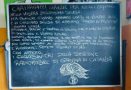 I carabinieri al seggio di Camporotondo: il presidio elettorale diventa un messaggio di speranza per gli studenti