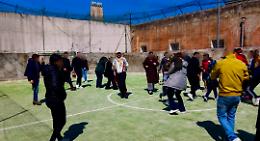 Ragusa, quando gli abbracci sono capaci di oltrepassare le sbarre