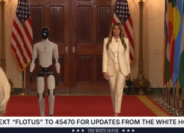 Un robot scorta Melania Trump alla Casa Bianca: umanoidi-educatori, promesse e allarme sicurezza dopo la sentenza contro Meta