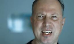 "Musica liquida", il nuovo singolo di Daniele Guastella: il manifesto contro l'"anestesia emotiva" e la dittatura degli algoritmi