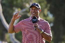 Tiger Woods arrestato dopo il ribaltamento a Jupiter Island: alcol 0,00 ma il rifiuto del test delle urine aggrava la posizione