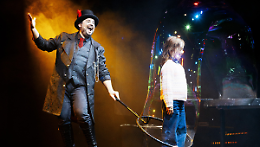 Bubbles Revolution: la magia delle bolle premiata con il Merlin Award arriva a Catania e Palermo