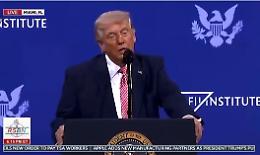 Trump: &laquo;Mohammed bin Salman? Non pensava che avrebbe dovuto baciarmi il culo&raquo; 