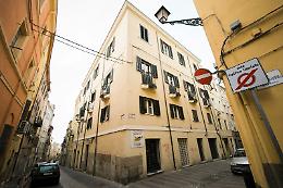 Studente accoltella il portiere dello studentato e si lancia dal tetto: entrambi in ospedale