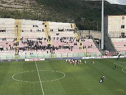 Messina ribaltato in casa, esce tra i fischi: "Togliete la maglia"