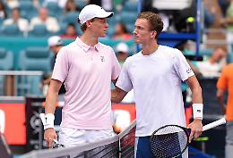 Sinner pi&ugrave; forte anche del maltempo: vince a Miami ed &egrave; &ldquo;Sunshine Double&rdquo;. Poi la dedica speciale