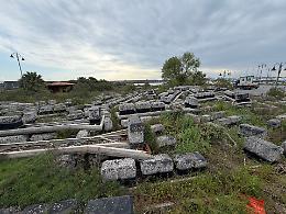 Riposto, addio al "cimitero" dei pontili: inizia finalmente la bonifica del primo bacino del porto