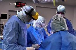 Operato al cervello senza anestesia: la nuova frontiera dell'ipnosi medica