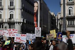 La Spagna chiude lo spazio aereo ai voli militari per l'Iran e protesta contro Israele