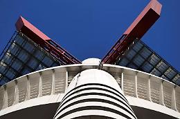 Vendita del Meazza nel mirino: perquisizioni a Milano coinvolgono ex dirigenti di Milan e Inter