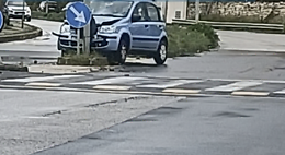 Modica, perde il controllo dell'auto e impatta contro un lampione: ferito l'automobilista