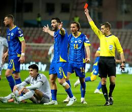 Rosso diretto e bufera azzurra: Bastoni, cosa ti succede?