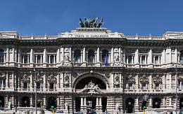 Cassazione, tre condanne e due rinvii per i buttafuori imposti da mafia