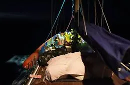 Barcone si rovescia nell'area Sar libica: 32 migranti salvati, due cadaveri recuperati. Sono ottanta i dispersi
