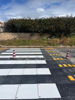 Via Cervia a Marina di Ragusa, installato il primo passaggio pedonale sicuro