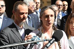 Famiglia del bosco, i figli riabbracciano mamma Catherine