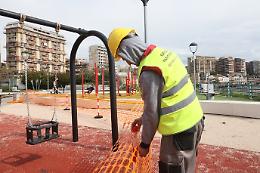 Catania, avviati gli interventi per il ripristino e il decoro delle piazze e delle aree ludico-sportive danneggiate