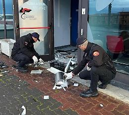 Assalto al bancomat: il colpo per&ograve; fallisce, uno della banda preso dopo un inseguimento