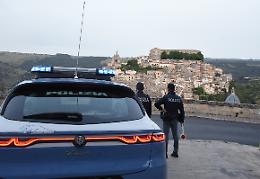 Ragusa, 25enne armato di coltello aggredisce i poliziotti: arrestato