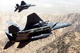 E' caccia al pilota dell'F-15: l'Iran offre oltre 60 mila dollari mentre gli Usa mobilitano Black Hawk e paracadutisti