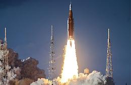 Artemis II, toilette spaziale bloccata da urina congelata: risolta con una rotazione verso il Sole