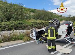 Incidente stradale in contrada Pozzillo (Ragusa), si capovolge con l'auto: ferito un 60enne
