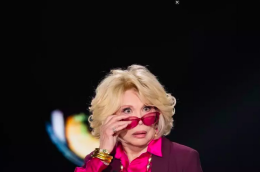 Amanda Lear: &laquo;Con Dal&iacute; niente sesso, era impotente. Bowie? Faceva un po' schifo&raquo;