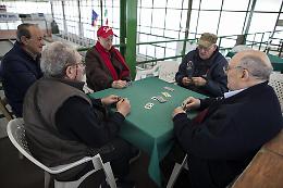 Viviamo fino a 84 anni ma stiamo bene solo fino a 58: l'Italia non pu&ograve; pi&ugrave; permettersi di invecchiare cos&igrave;