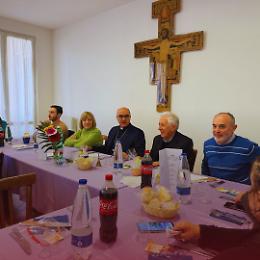 Il pranzo di Pasqua con gli ultimi