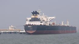 Petrolio, caduta record dopo l'annuncio della tregua: -15% in poche ore