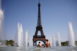 All'asta un pezzo della Torre Eiffel: cosa &egrave; e quanto vale