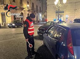 Fermato in centro con cocaina e contanti: 41enne denunciato a Patern&ograve;