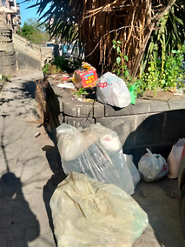 Catania, viale Mario Rapisardi invaso dai rifiuti: cittadini esasperati