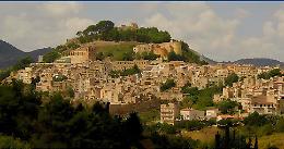 Nel trapanese la festa, la lotteria e l'indignazione degli animalisti che alzano i toni. La risposta: &laquo;Ci sono le leggi e le rispettiamo&raquo;