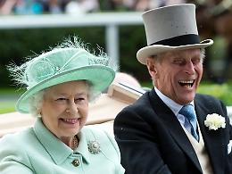 La Regina Elisabetta e il Principe Filippo separati nel giorno della morte: le rivelazioni di un libro che nel Regno Unito fa discutere