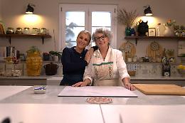 Tra tonno, cannella e caponata Giusina e nonna Lina raccontano la cucina di famiglia e di tradizione 