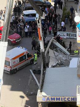 Quei corpi uno accanto all&rsquo;altro, i testimoni: &laquo;Come una bomba, si vedeva che era una situazione pericolosa&raquo;