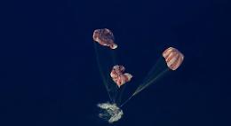 Lo "splashdown" perfetto di Artemis II,  la navicella Orion ha riportato a casa i quattro astronauti