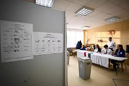 Affluenza record in Ungheria: Orban e Magyar votano, la sfida si decide sui collegi