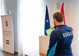 La sconfitta di Orban, festeggia la sinistra in Italia: &laquo;Finita l'era dei sovranisti&raquo;. Schlein: &laquo;Hanno perso anche Meloni e Salvini&raquo;