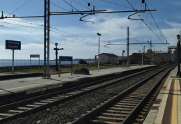 Treno soppresso a Taormina durante la settimana di Pasqua: stazione deserta e nessun distributore per i passeggeri