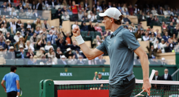 Jannik Sinner, che impresa! Batte Alcaraz a Montecarlo e si riprende il numero uno del mondo