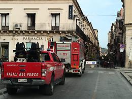 Tegole cadute e antenne che oscillano, a Vittoria pericoli causati dal forte vento