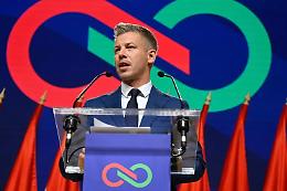 La sconfitta di Orban scuote l&rsquo;Europa, il trumpismo indebolisce le destre e Von der Leyen rilancia gli aiuti a Kiev