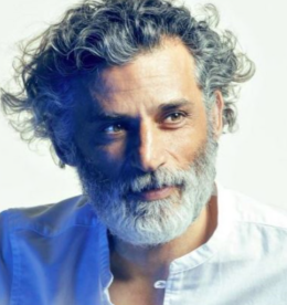 Cento anni di Pirandello, dieci anni di spettacolo: Enrico Lo Verso in "Uno, nessuno e centomila" al Teatro Ambasciatori