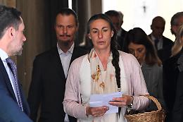 Famiglia del bosco, il compleanno amaro di Catherine: concessa solo una videochiamata con i figli