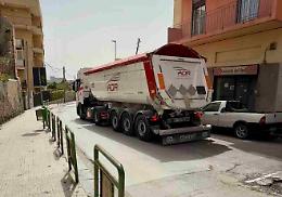 Residenti ostaggio dei mezzi pesanti tra villaggio Unrra e Contesse